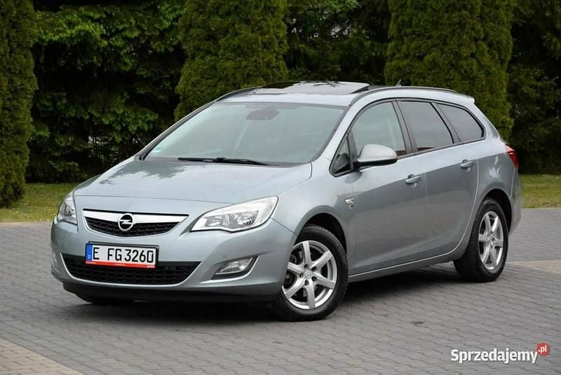 Szary Używany 2012 Opel Astra Kombi | 18 900 zł (Dobra cena) - Obraz 1/4