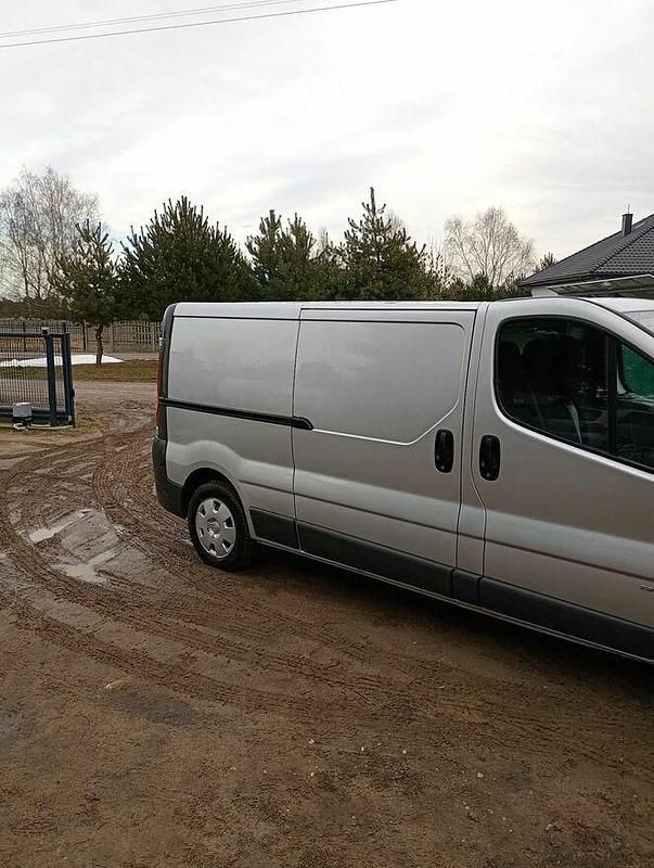 Używany Opel Vivaro 2007 Srebrny Minivan