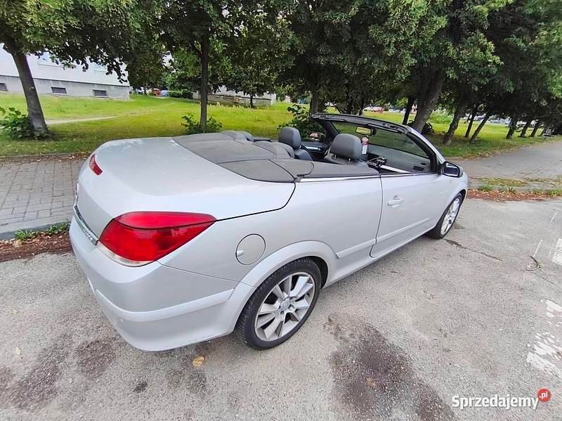 Używany Opel Astra Cabriolet 2007 Srebrny Kabriolet