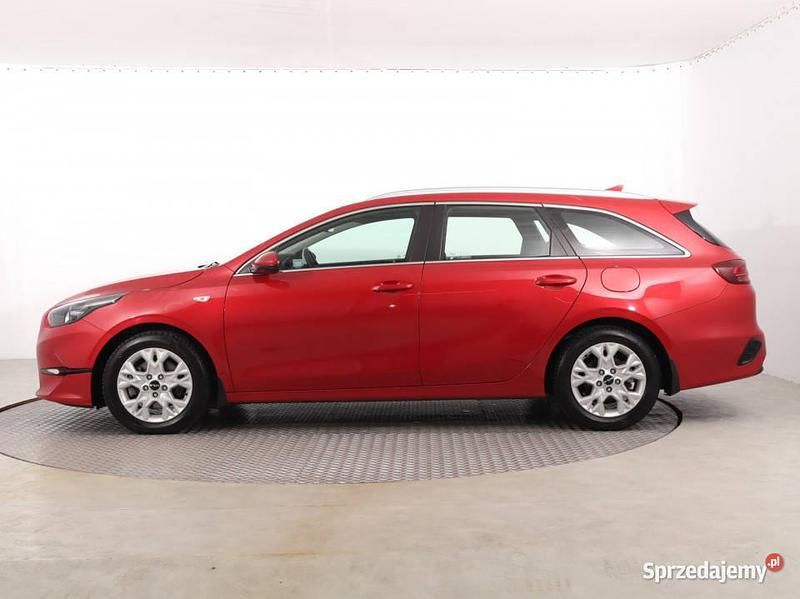 Używany Kia Ceed 160 KM (117 kW) 2023 Czerwony Hatchback
