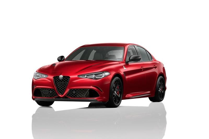 Lakier specjalny czerwony etna red Nowe 2025 Alfa Romeo Giulia Quadrifoglio Sedan/Limuzyna | 455 702 zł - Obraz 1/3