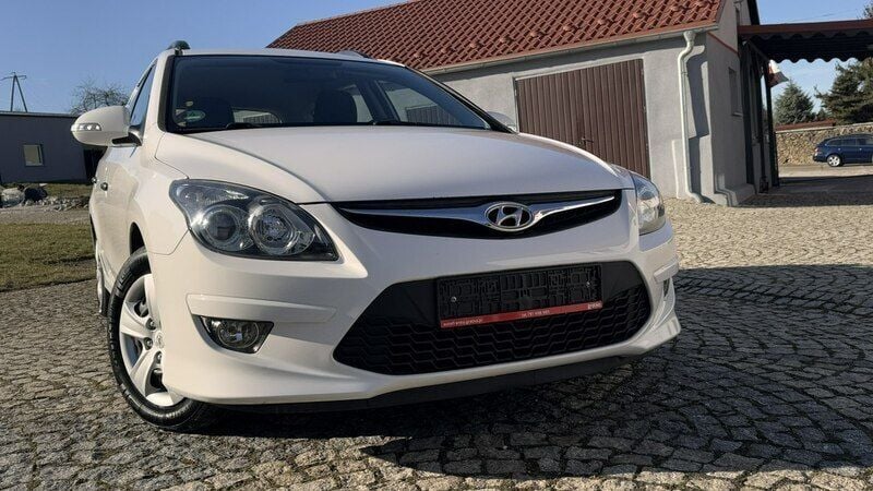 Biały Używany 2012 Hyundai i30 Kombi | 20 900 zł (Super Cena) - Obraz 1/4