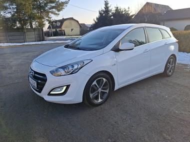 Używany Hyundai i30 101 KM (74 kW) 2015 Biały Kombi