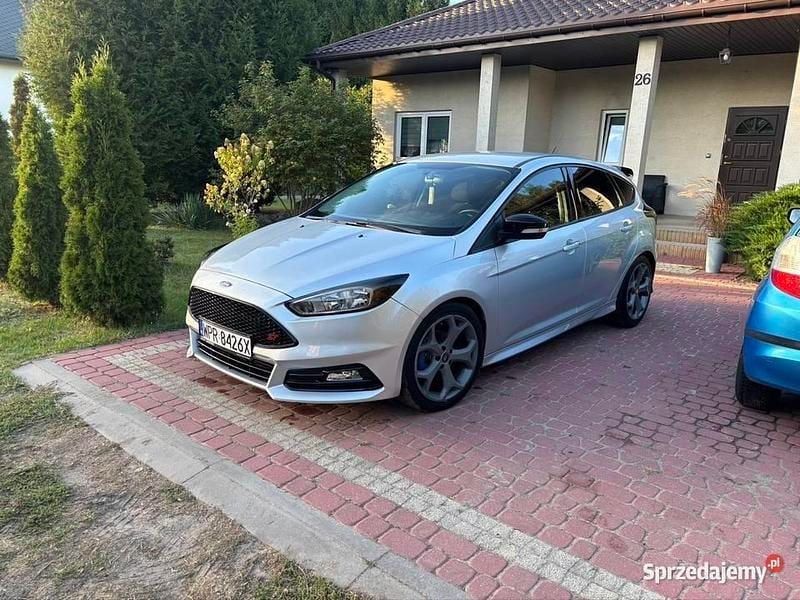 Srebrny Używany 2018 Ford Focus Hatchback | 55 000 zł (Uczciwa cena) - Obraz 1/4