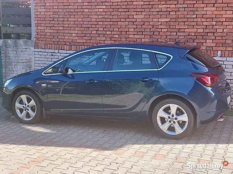 Używany 2011 Opel Astra Cosmo | 24 000 zł (Uczciwa cena) - Obraz 1/4