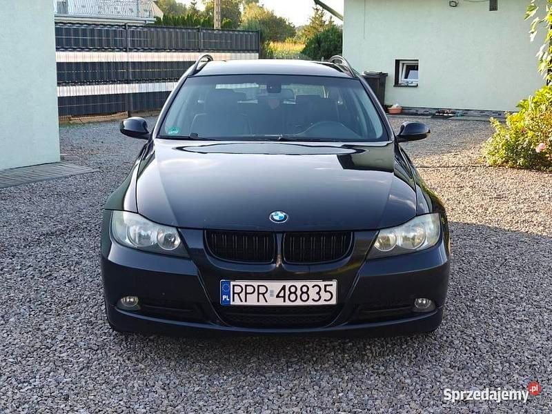 Czarny Używany 2008 BMW 320 Kombi | 14 999 zł (Dobra cena) - Obraz 1/4