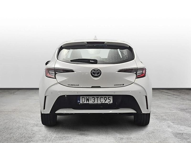 Używany Toyota Corolla 98 KM (72 kW) 2022 Biały Hatchback