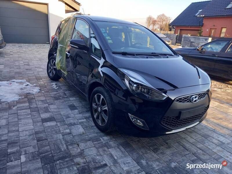 Czarny Używany 2017 Hyundai ix20 Minivan | 22 900 zł (Super Cena) - Obraz 1/4