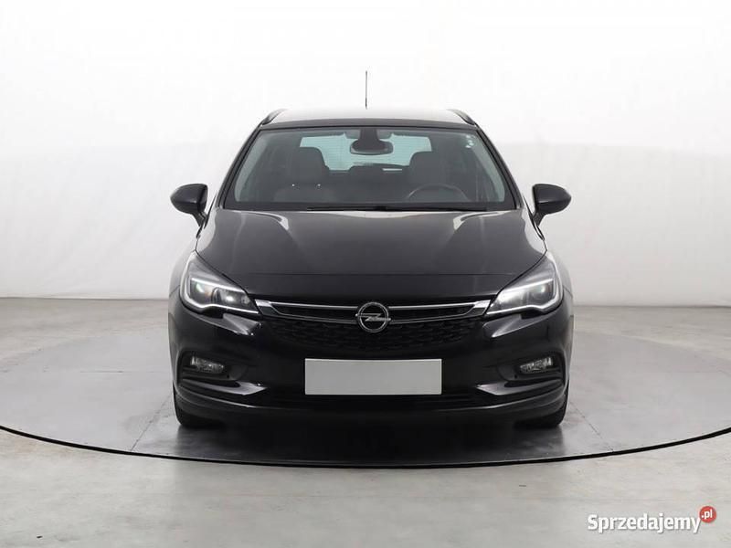Czarny Używany 2018 Opel Astra Kombi | 29 999 zł (Uczciwa cena) - Obraz 1/4