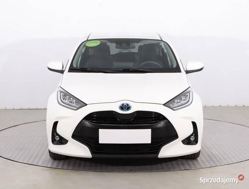 Biały Używany 2021 Toyota Yaris Hybrid Hatchback | 77 999 zł (Uczciwa cena) - Obraz 1/4