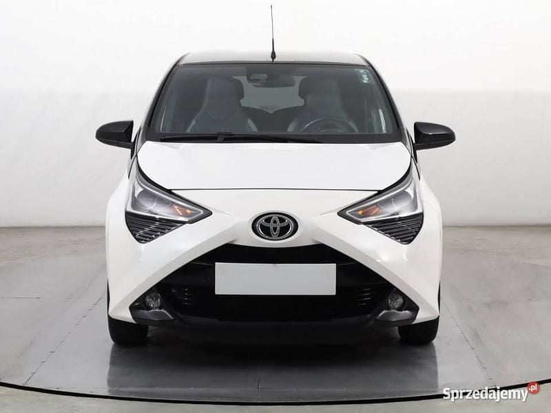 Używany Toyota Aygo 72 KM (52 kW) 2021 Biały Hatchback