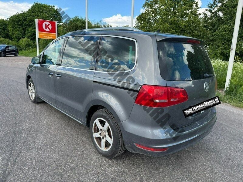 Używany VW Touran 150 KM (110 kW) 2011 Srebrny Minivan