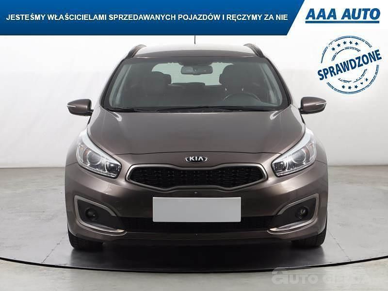 Używany Kia Ceed 135 KM (99 kW) 2015 Brązowy Hatchback