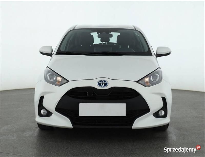 Biały Używany 2022 Toyota Yaris Hybrid Hatchback | 59 999 zł (Dobra cena) - Obraz 1/4