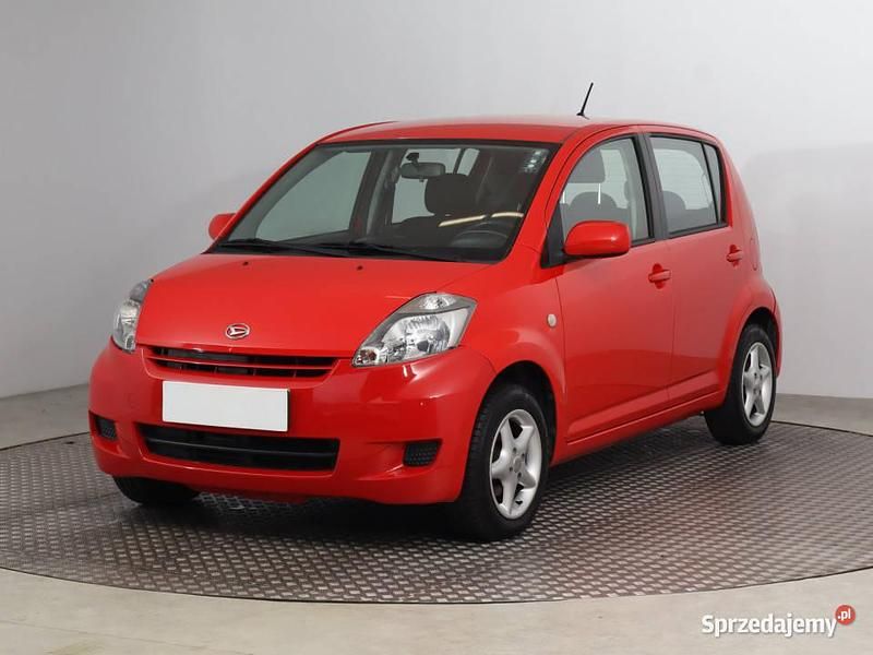 Używany Daihatsu Sirion 2012 Czerwony Hatchback