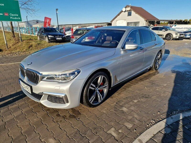 Srebrny Używany 2016 BMW 750 Sedan/Limuzyna | 139 999 zł - Obraz 1/4