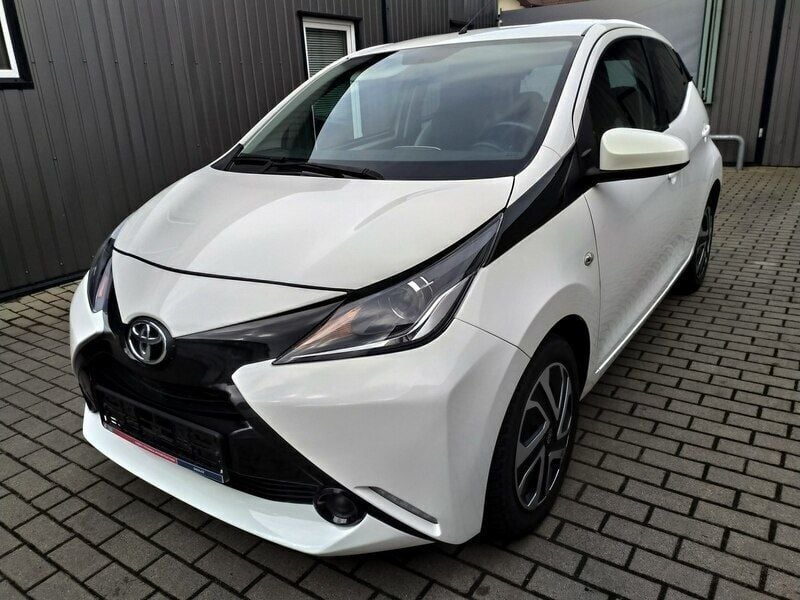 Używany Toyota Aygo 69 KM (50 kW) 2016 Biały Hatchback