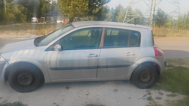 Srebrny Używany 2005 Renault Mégane II Hatchback | 1500 zł - Obraz 1/4
