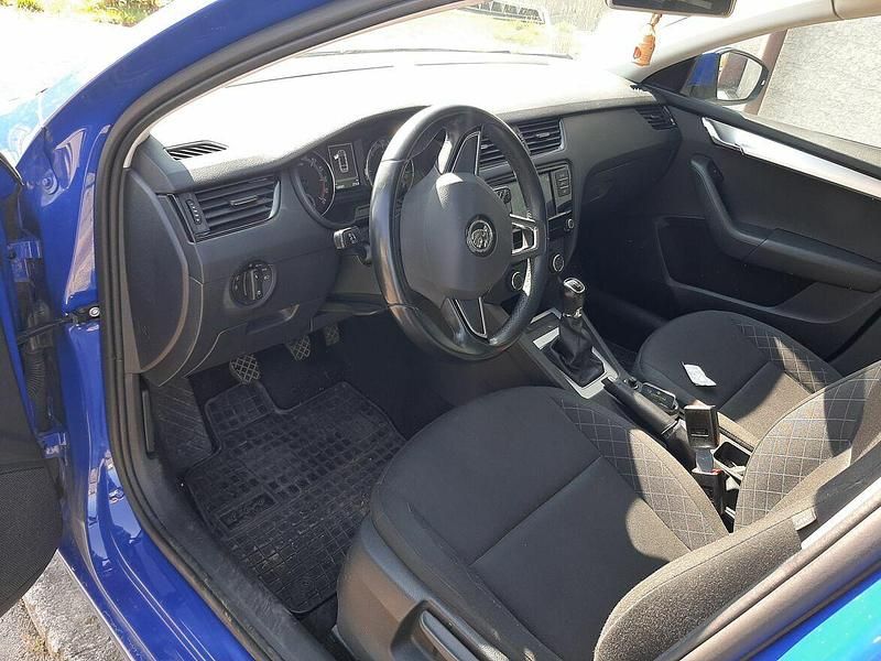 Niebieski Używany 2019 Skoda Octavia Kombi | 51 000 zł (Uczciwa cena) - Obraz 1/4