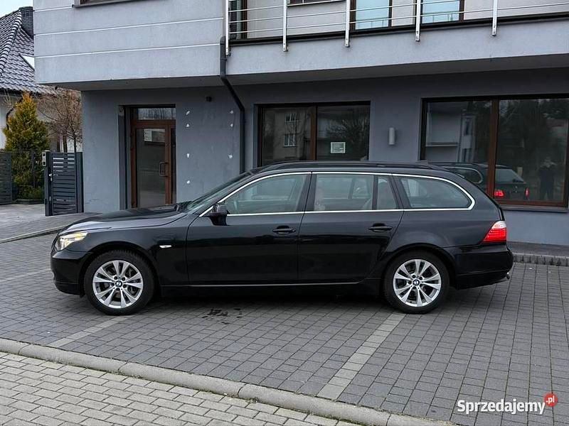 Czarny Używany 2009 BMW 525 Kombi | 27 500 zł (Uczciwa cena) - Obraz 1/4