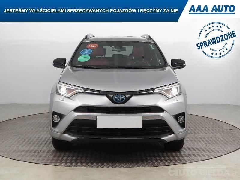 Używany Toyota RAV4 197 KM (144 kW) 2017 Srebrny SUV