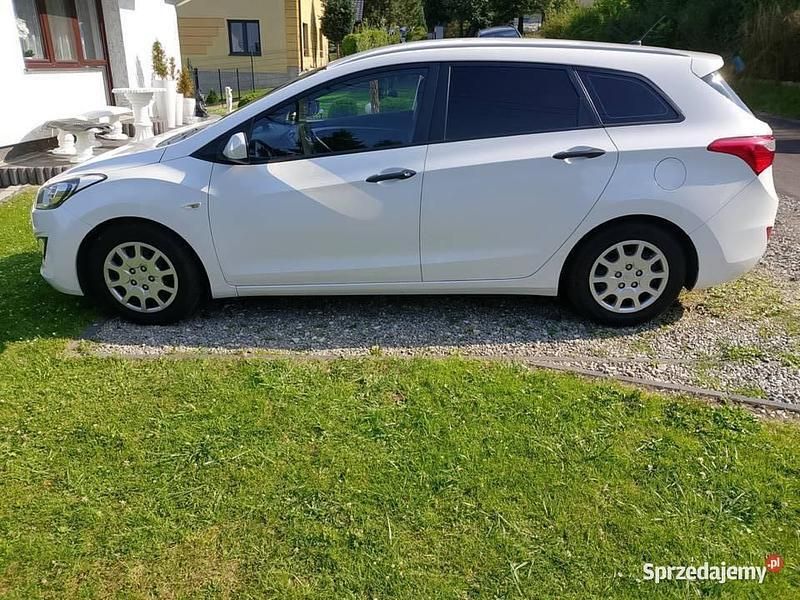 Biały Używany 2012 Hyundai i30 Kombi | 29 800 zł (Dość drogi) - Obraz 1/4