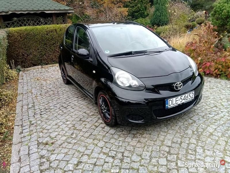 Używany Toyota Aygo 68 KM (50 kW) 2009 Czarny Hatchback