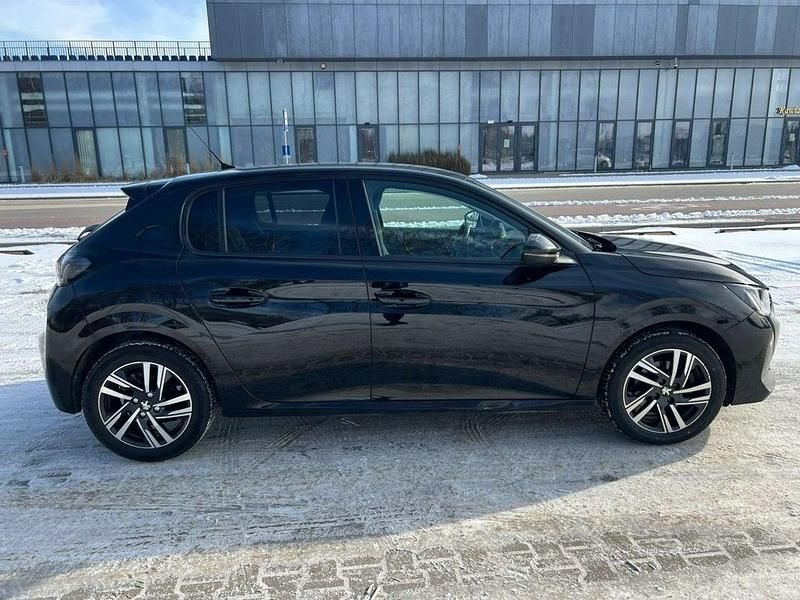 Używany Peugeot 208 101 KM (74 kW) 2021 Czarny Hatchback