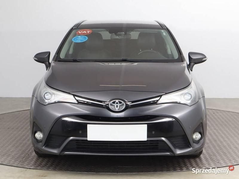 Szary Używany 2018 Toyota Avensis Kombi | 46 999 zł (Uczciwa cena) - Obraz 1/4