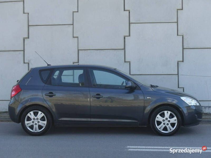 Inny kolor Używany 2009 Kia Ceed 2 Hatchback | 14 500 zł (Uczciwa cena) - Obraz 1/4