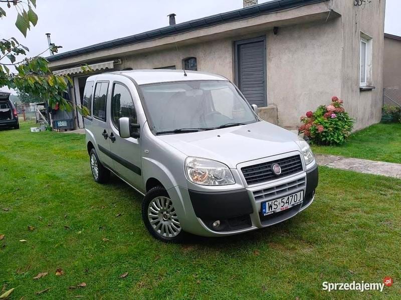 Srebrny Używany 2009 Fiat Doblò Minivan | 14 200 zł (Uczciwa cena) - Obraz 1/4