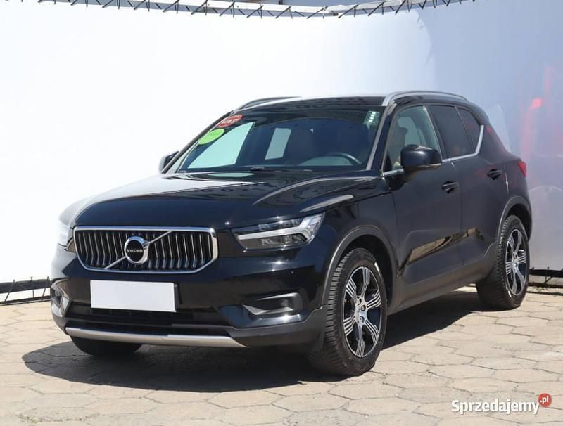 Używany Volvo XC40 2020 Czarny SUV