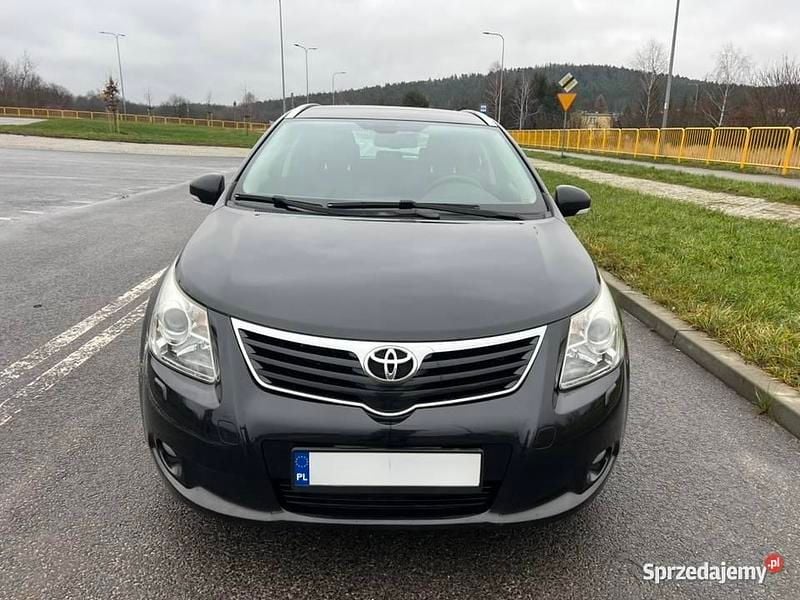 Używany Toyota Avensis 2010