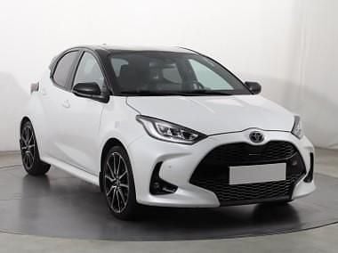 Biały Używany 2022 Toyota Yaris Hatchback | 94 999 zł - Obraz 1/4
