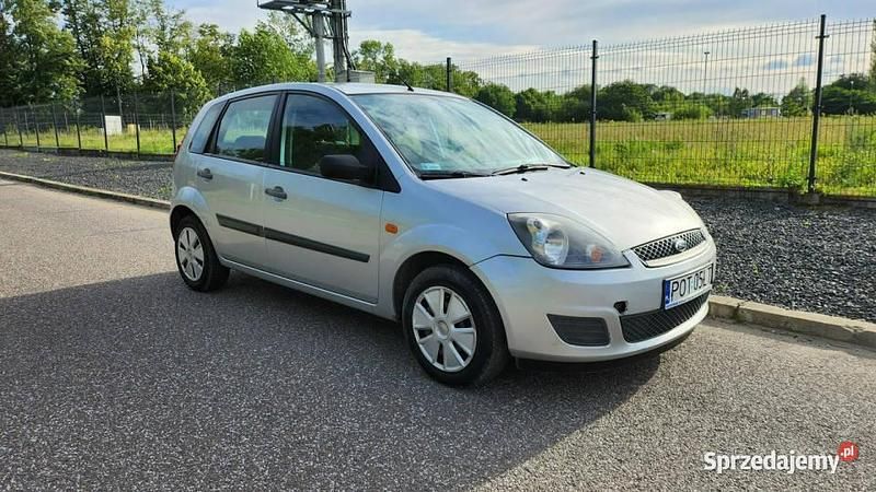 Srebrny (metalik) Używany 2008 Ford Fiesta Hatchback | 4800 zł (Dobra cena) - Obraz 1/4