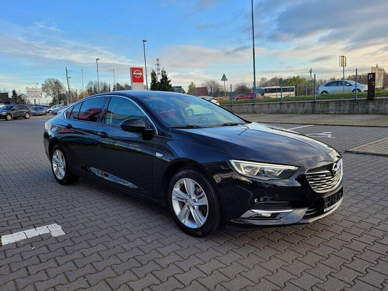 Używany Opel Insignia Sport 136 KM (100 kW) 2017 Czarny Sedan/Limuzyna