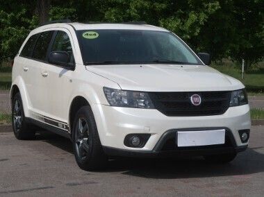 Biały Używany 2015 Fiat Freemont SUV | 45 999 zł (Uczciwa cena) - Obraz 1/4
