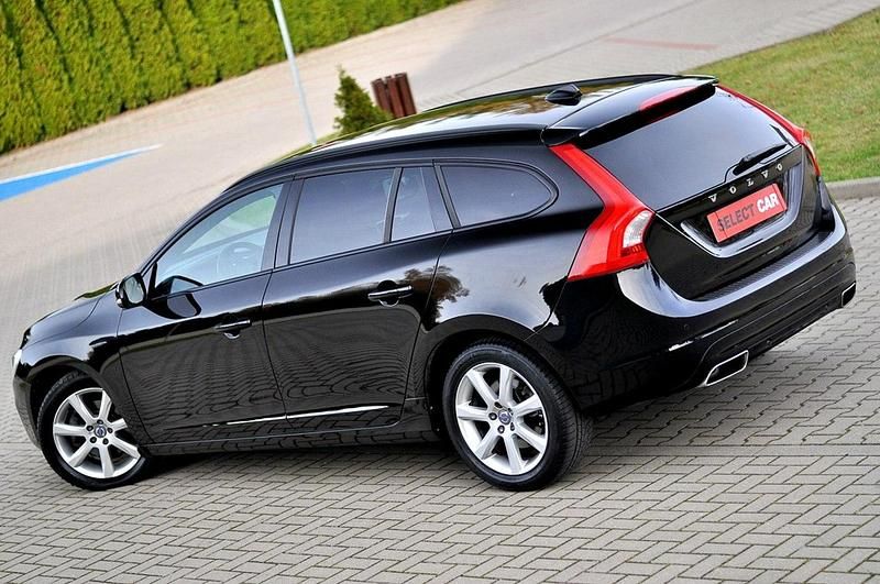 Używany Volvo V60 150 KM (110 kW) 2016 Czarny Kombi