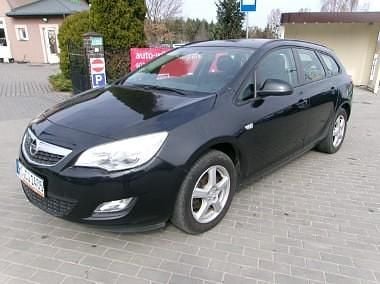 Używany Opel Astra 101 KM (74 kW) 2012 Czarny Sedan/Limuzyna