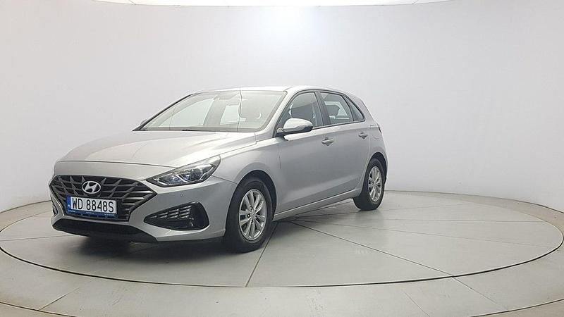 Używany Hyundai i30 120 KM (88 kW) 2022 Srebrny Hatchback