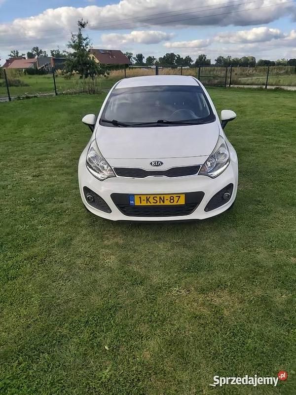 Biały Używany 2013 Kia Rio 2 Hatchback | 19 950 zł (Uczciwa cena) - Obraz 1/4