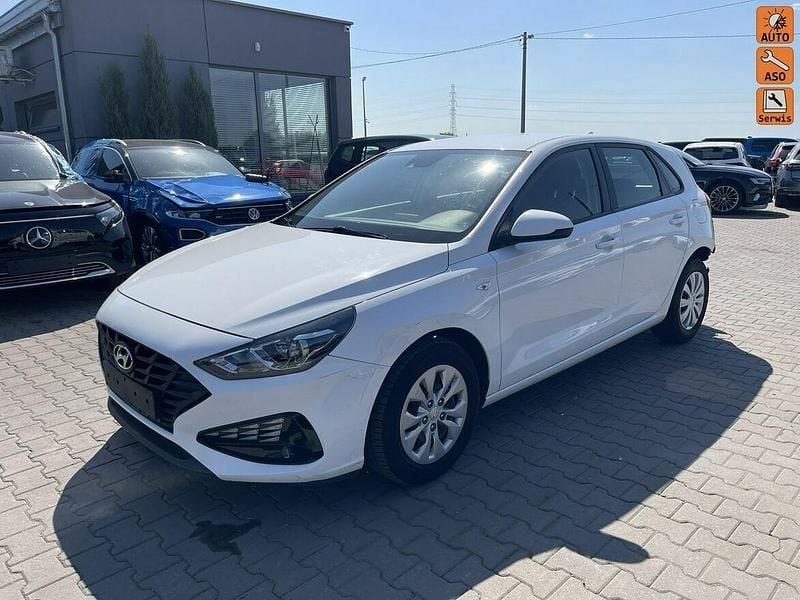 Biały (metalik) Używany 2021 Hyundai i30 Hatchback | 26 900 zł - Obraz 1/4