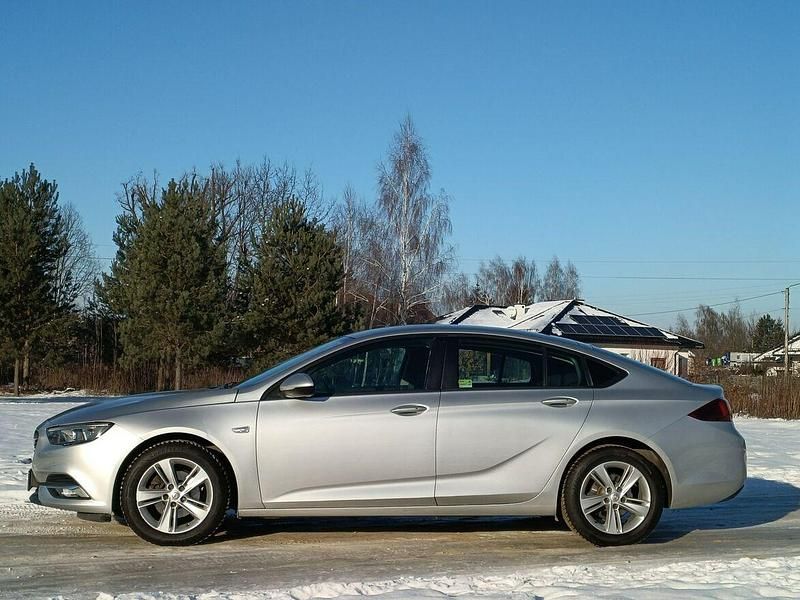 Używany Opel Insignia 136 KM (100 kW) 2019 Srebrny Sedan/Limuzyna