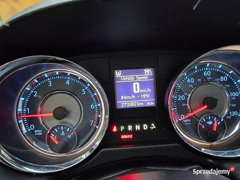 Niebieski Używany 2016 Chrysler Town & Country Limited Minivan | 59 999 zł (Dość drogi) - Obraz 1/4