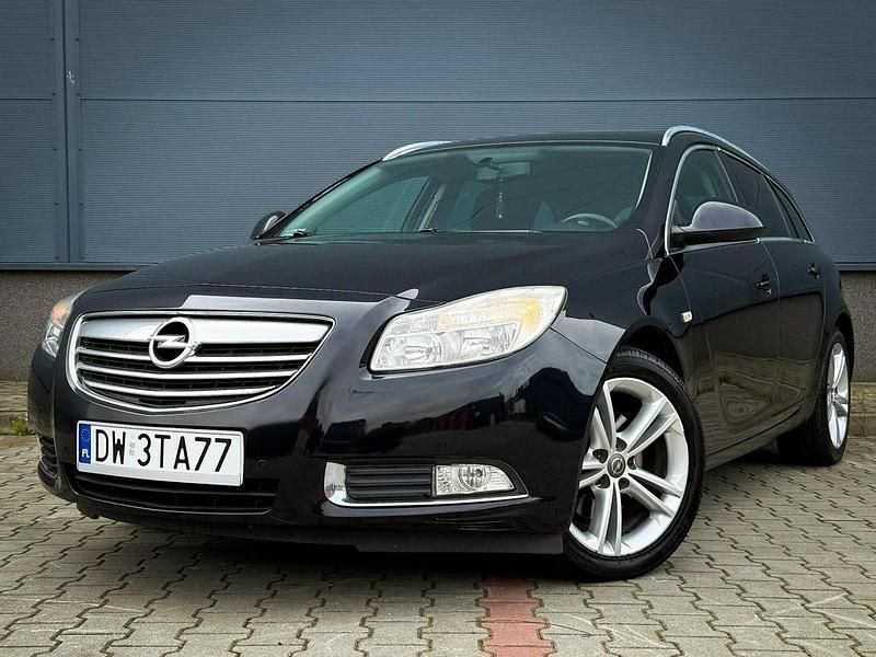 Czarny (metalik, perła) Używany 2010 Opel Insignia Kombi | 19 900 zł (Uczciwa cena) - Obraz 1/4