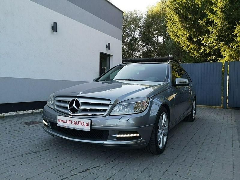 Używany Mercedes C250 Avantgarde 204 KM (150 kW) 2010 Srebrny Kombi