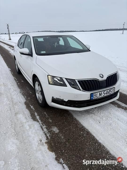 Używany Skoda Octavia 105 KM (77 kW) 2010 Biały Sedan/Limuzyna