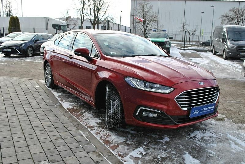 Używany Ford Mondeo Titanium 150 KM (110 kW) 2020 Bordowy (metalik) Sedan/Limuzyna