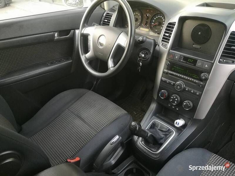 Srebrny Używany 2011 Chevrolet Captiva SUV | 29 900 zł (Uczciwa cena) - Obraz 1/4