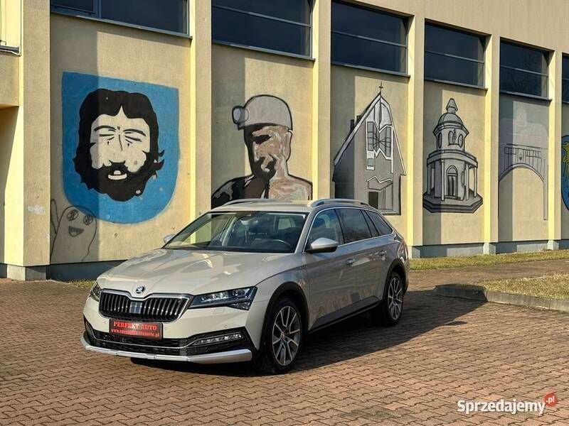 Szary Używany 2020 Skoda Superb Kombi | 99 900 zł (Drogi) - Obraz 1/4
